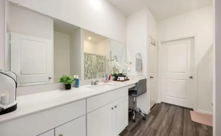🏡 𝗟𝗶𝗸𝗲-𝗡𝗲𝘄 𝟮𝟬𝟮𝟰 𝗛𝗼𝗺𝗲 𝗶𝗻 𝗦𝘂𝗻𝘁𝗲𝗿𝗿𝗮 | 𝗦𝗽𝗮𝗰𝗶𝗼𝘂𝘀 𝗟𝗼𝘁 + 𝗣𝗿𝗶𝘃𝗮𝘁𝗲 𝗟𝗮𝘆𝗼𝘂𝘁 - Houses in Katy - รูปภาพ 5 of 10