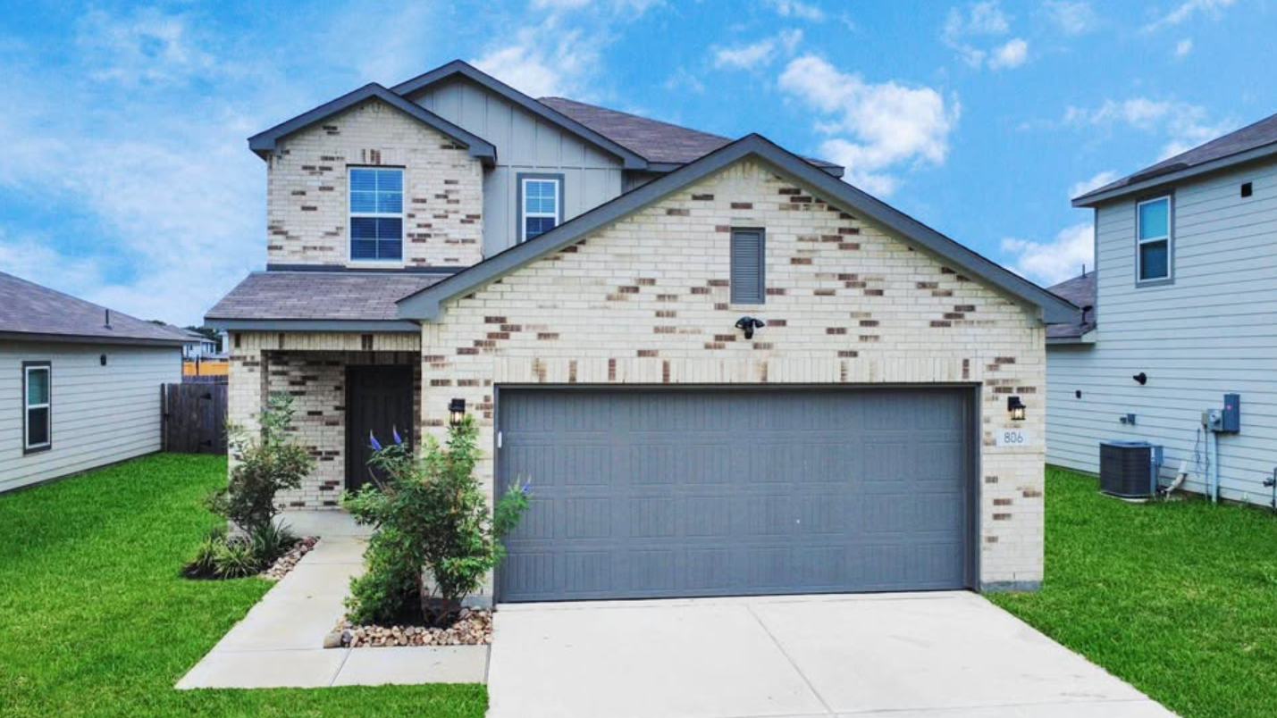Beautiful two-story home for sale in Dayton in Dayton — Houses