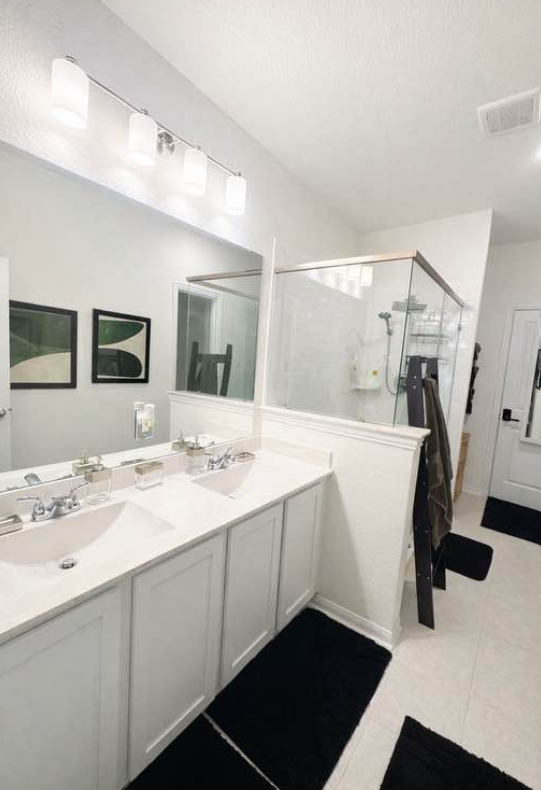 Sstunning 2,573-square-foot residence for sale in Conroe - Houses in Conroe - Image 2 of 5