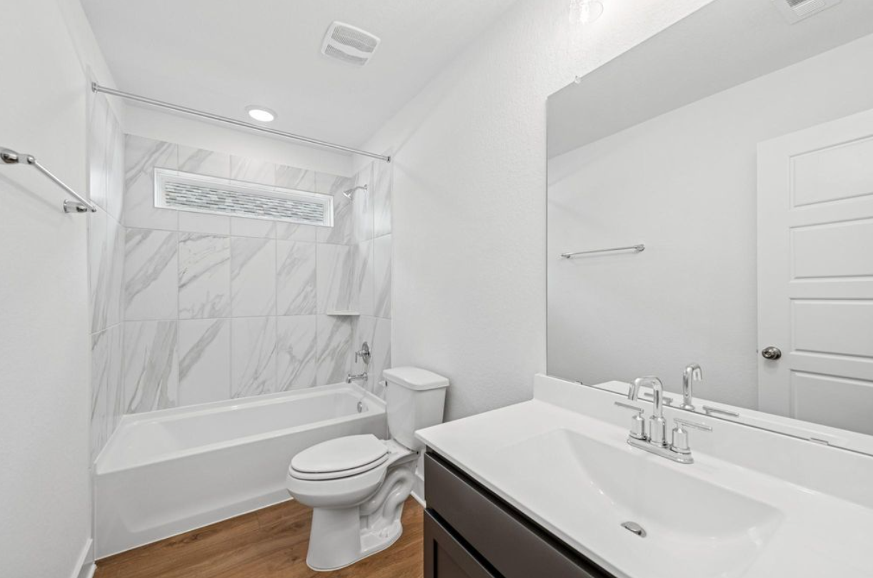 HUGE PRICE REDUCTION – Move-In Ready! 🏡🔥 New construction home in Tomball - Houses in Tomball - รูปภาพ 5 of 5