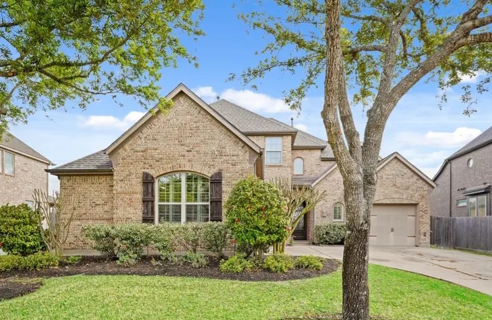2 story Highland Homes with a generous backyard with a Pool in Cypress — Houses