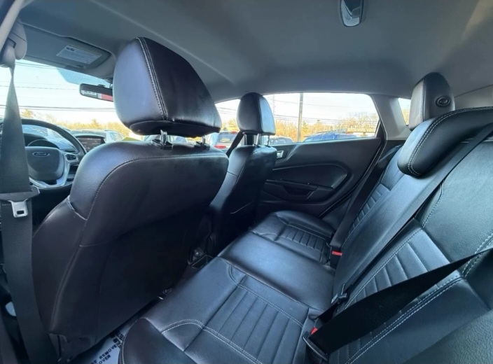 🚙 2014 Ford Fiesta Titanium Hatchback 4D - Cars in Stoughton - Imagen 6 of 7