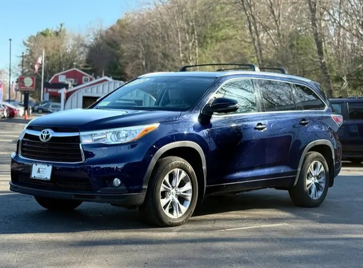 2015 Toyota Highlander XLE Sport Utility 4 in Stoughton — Cars