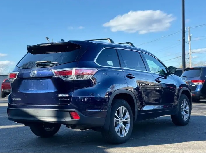 2015 Toyota Highlander XLE Sport Utility 4 - Cars in Stoughton - 图像 3 of 10