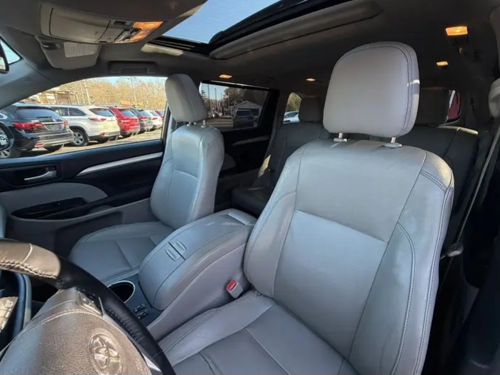 2015 Toyota Highlander XLE Sport Utility 4 - Cars in Stoughton - 图像 4 of 10
