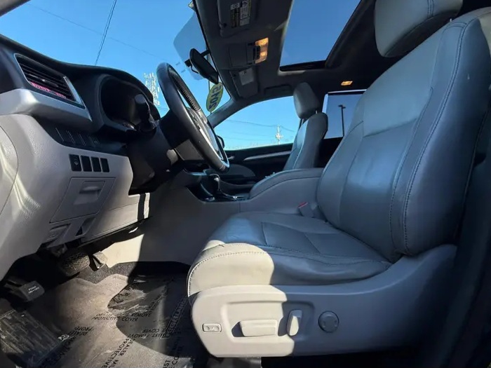 2015 Toyota Highlander XLE Sport Utility 4 - Cars in Stoughton - 图像 5 of 10