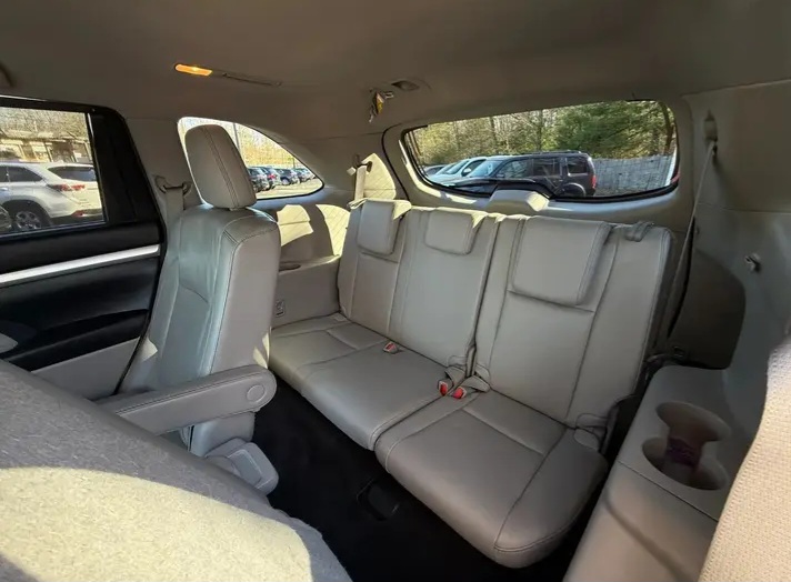 2015 Toyota Highlander XLE Sport Utility 4 - Cars in Stoughton - 图像 6 of 10