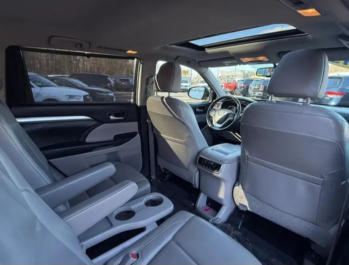2015 Toyota Highlander XLE Sport Utility 4 - Cars in Stoughton - 图像 7 of 10