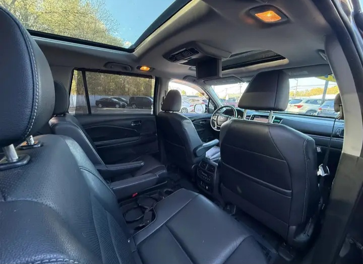 2016 Honda Pilot Elite Sport Utility 4D - Cars in Stoughton - Bild 7 of 8