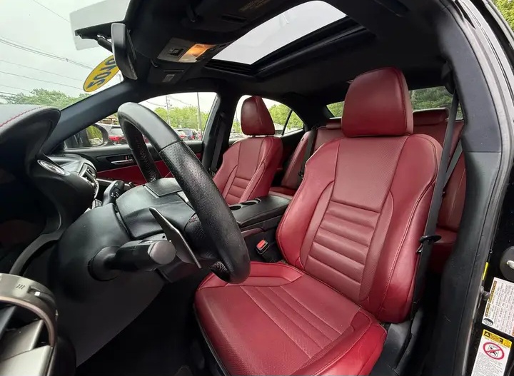 2016 Lexus IS 300 Sedan 4D - Cars in Stoughton - Imagem 6 of 10