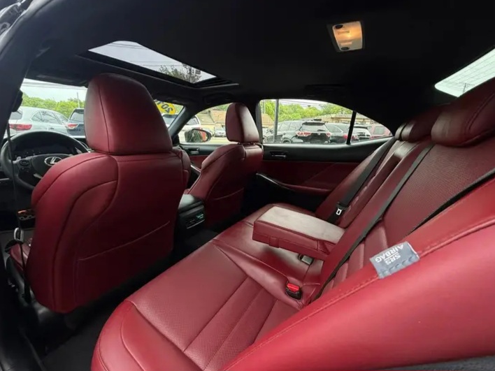 2016 Lexus IS 300 Sedan 4D - Cars in Stoughton - Imagem 7 of 10