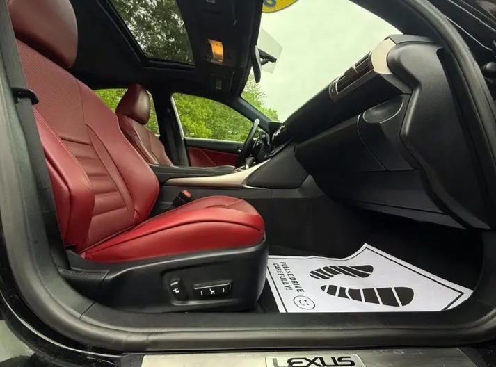 2016 Lexus IS 300 Sedan 4D - Cars in Stoughton - Imagem 9 of 10