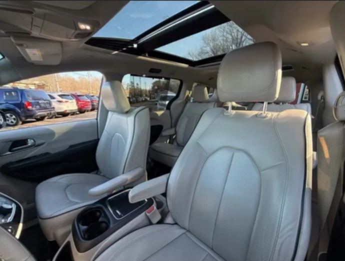 2018 Chrysler Pacifica Hybrid Limited Minivan 4D - Cars in Stoughton - 画像 4 of 8