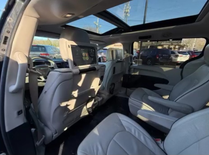 2018 Chrysler Pacifica Hybrid Limited Minivan 4D - Cars in Stoughton - 画像 5 of 8