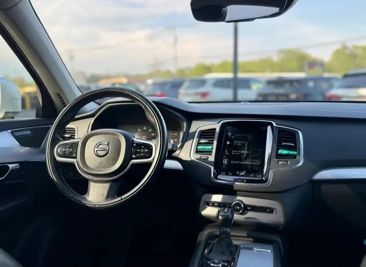 2018 Volvo XC90 T5 Momentum Sport Utility 4D - Cars in Stoughton - Image 4 of 10