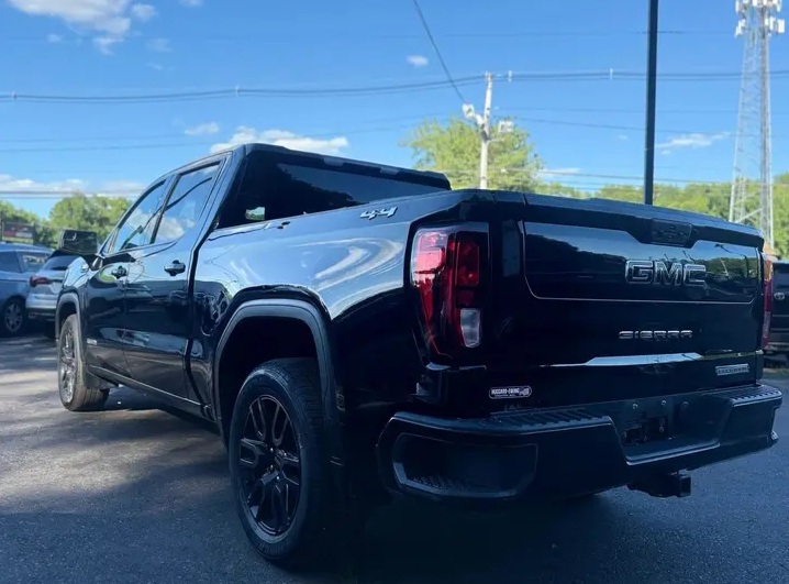 2021 GMC Sierra 1500 Crew Cab Elevation Pickup 4D 5 3/4 ft - Cars in Stoughton - Image 4 of 8