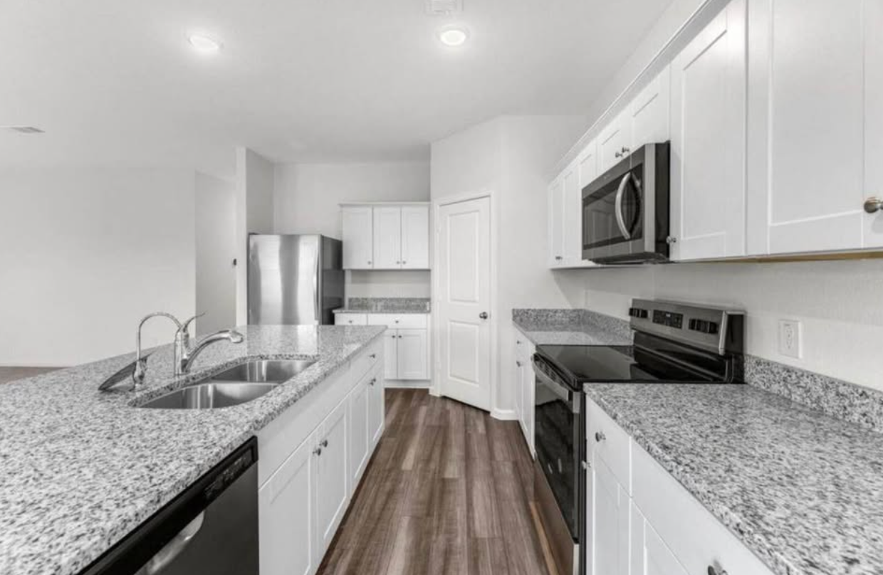 🎊PRICE DROP!!!🎊New construction home in Brookshire near KATY! - Houses in Houston - Image 2 of 5