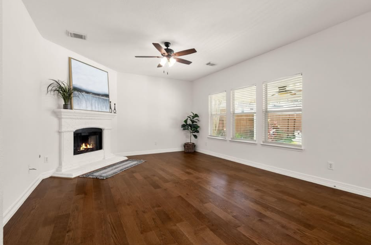 Sweet home for sale in a quiet street, Houston - Houses in Houston - Image 2 of 5
