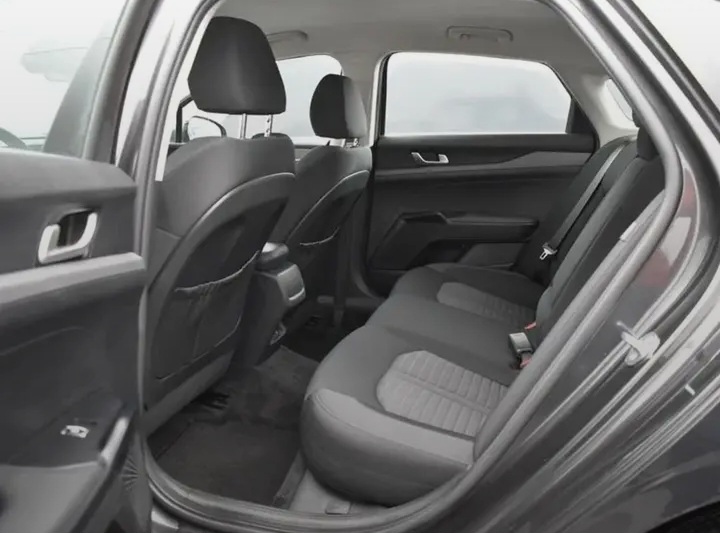 🔥 2025 Kia K5 LXS Sedan 4D — Sleek, Sporty & Like New - Cars in Irvington - Image 4 of 5