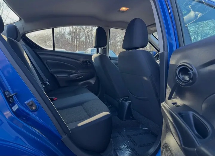 Nissan Versa SV Sedan 2012 car for sale in Washington - Cars in Washington - Image 5 of 5