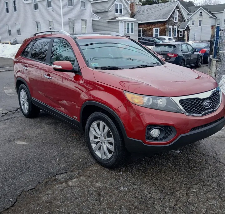 For sale 2011 KIA SORENTO EX  AWD - Cars in Hudson - Image 3 of 5
