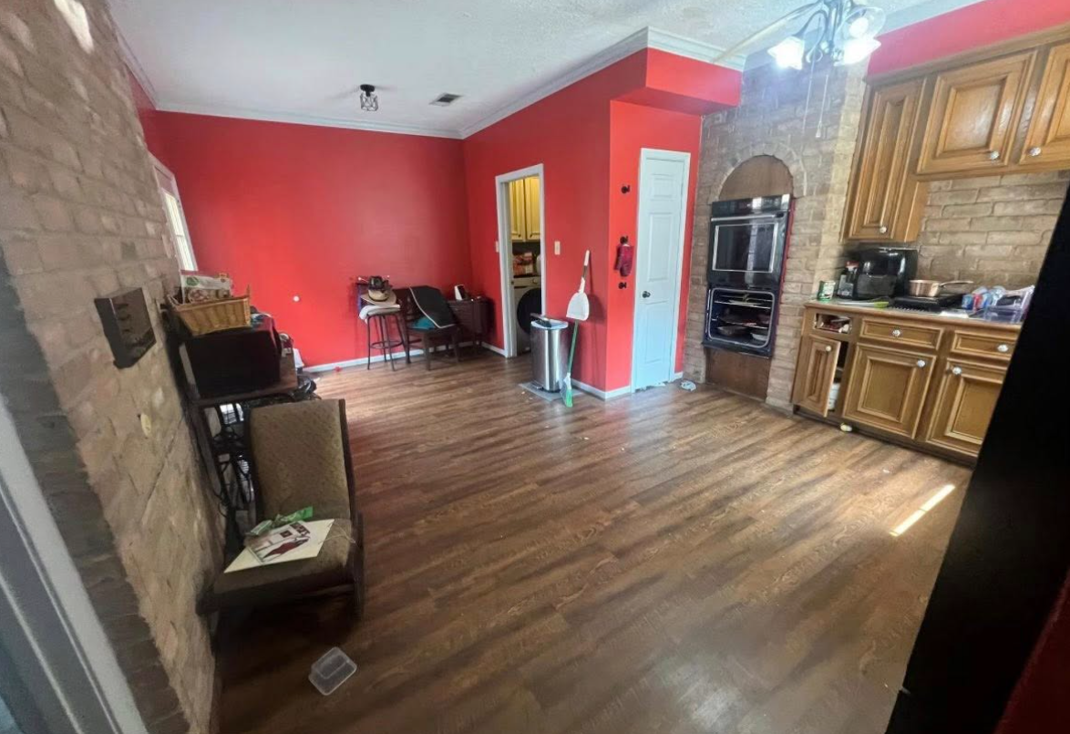 A prime investor opportunity located just north of Briar Forest Dr (77077) - Houses in Houston - 图像 2 of 5