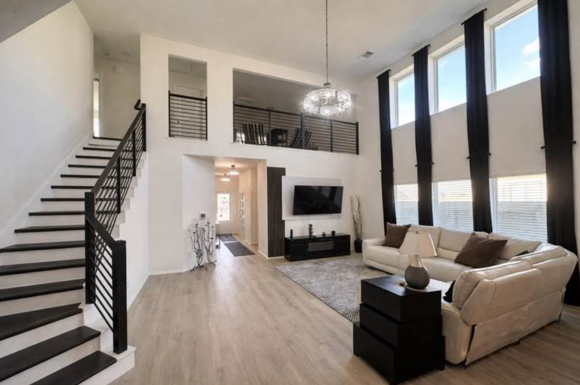 Sstunning 2,573-square-foot residence for sale in Conroe - Houses in Conroe - Image 3 of 5