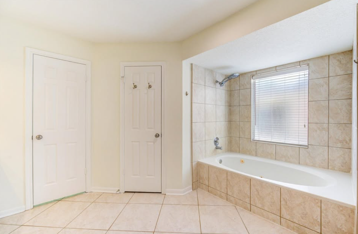 Move-in ready family home with sparkling pool - Houses in Houston - Image 5 of 5