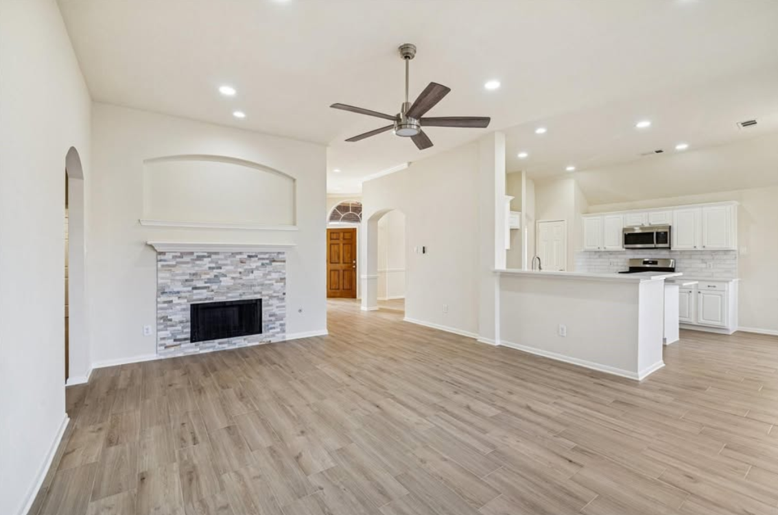 House featuring stylish upgrades for sale in houston - Houses in Houston - Imagem 3 of 5