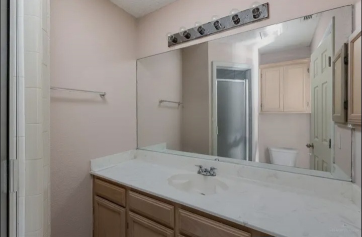 🏢 Income-Producing 4-Plex in Prime McAllen Location - Houses in Houston - Image 4 of 5