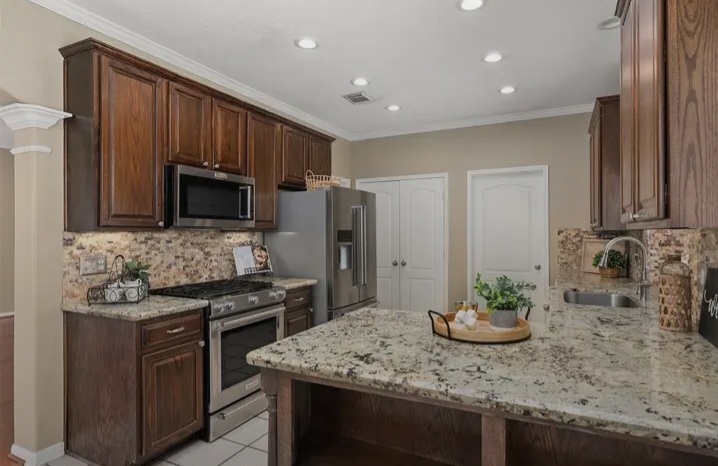 Charming home for sale in sought-after Baywood Oaks - Houses in Houston - Image 4 of 5