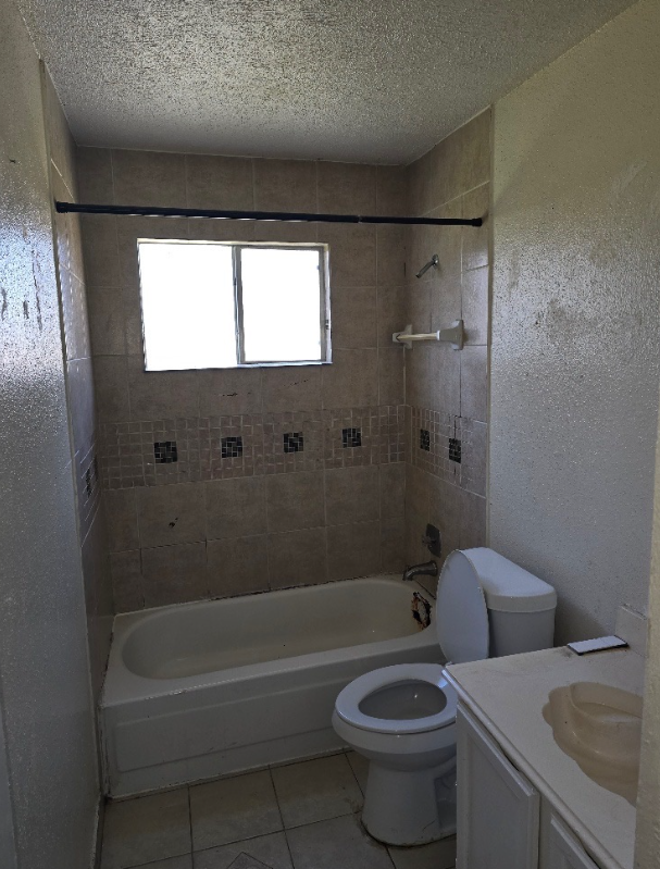 🏡 Investment Opportunity in Catalina Village! - Houses in Houston - Image 5 of 5