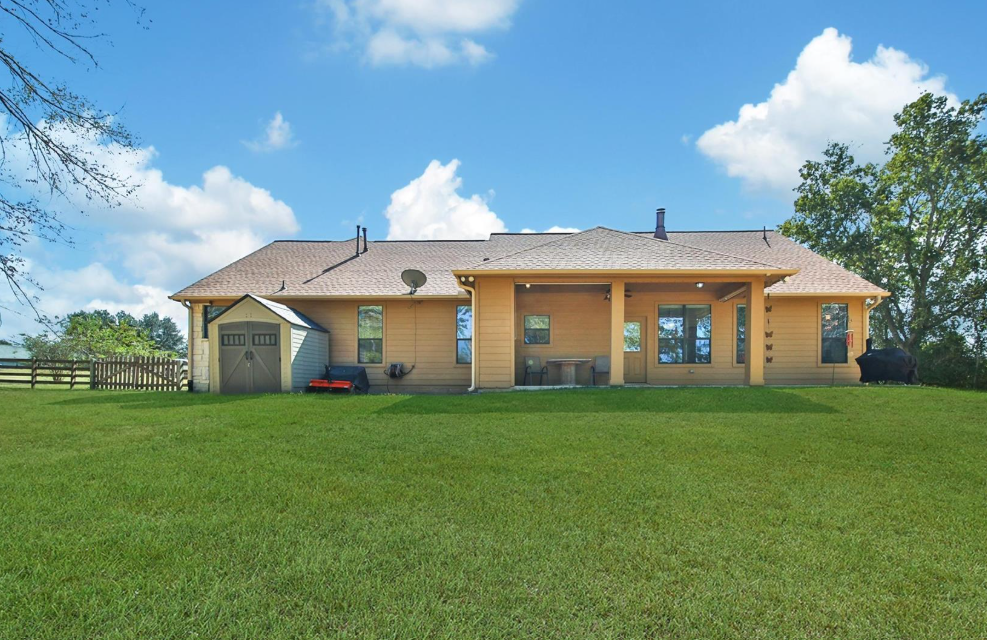 🏡 Montgomery, TX | 1 Acre • 1.5-Story • Timeless Style 🏡 in Houston — Houses