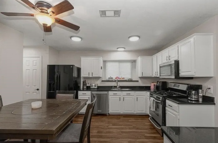 Beautifully maintained 3-bedroom, 2-bathroom home for sale - Houses in Houston - Image 4 of 5