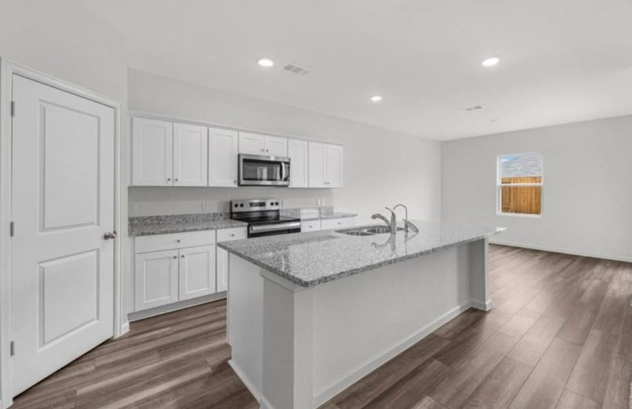 🎊PRICE DROP!!!🎊New construction home in Brookshire near KATY! - Houses in Houston - Image 3 of 5