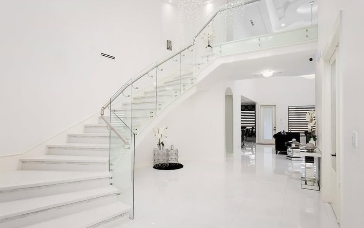 Exceptional custom-built smart home blends luxury for sale - Houses in Edinburg - Bild 2 of 5