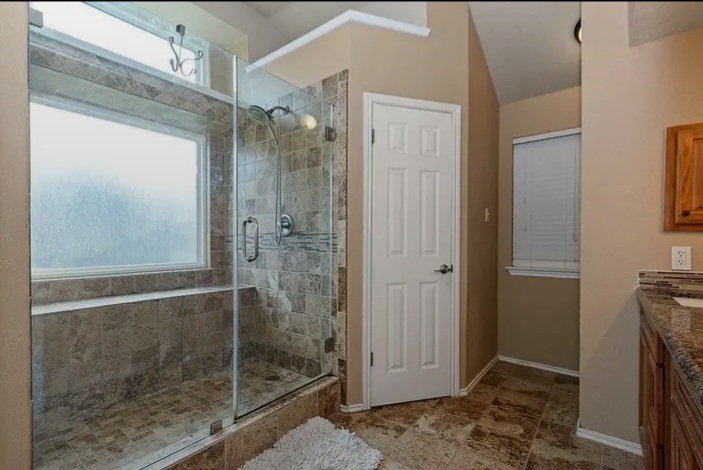 Beautifully maintained 3-bedroom, 2-bathroom home for sale - Houses in Houston - Image 3 of 5
