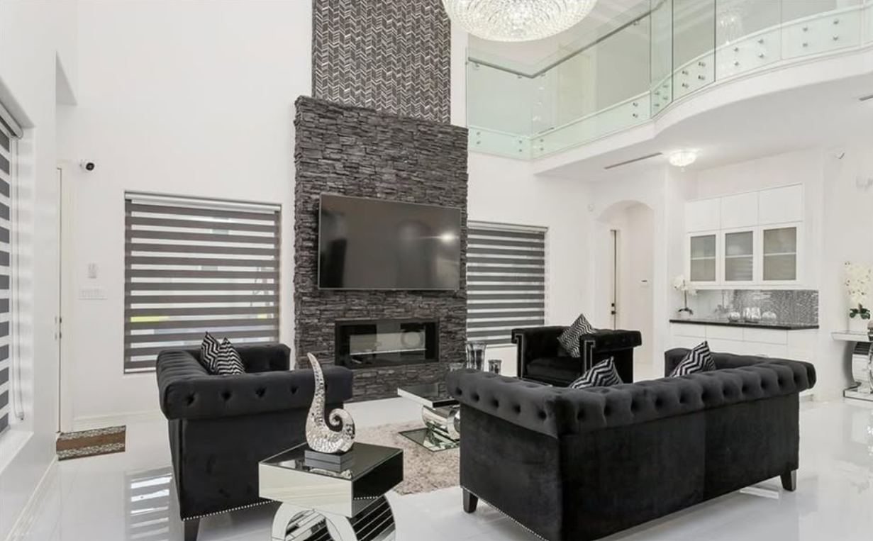 Exceptional custom-built smart home blends luxury for sale - Houses in Edinburg - Bild 3 of 5