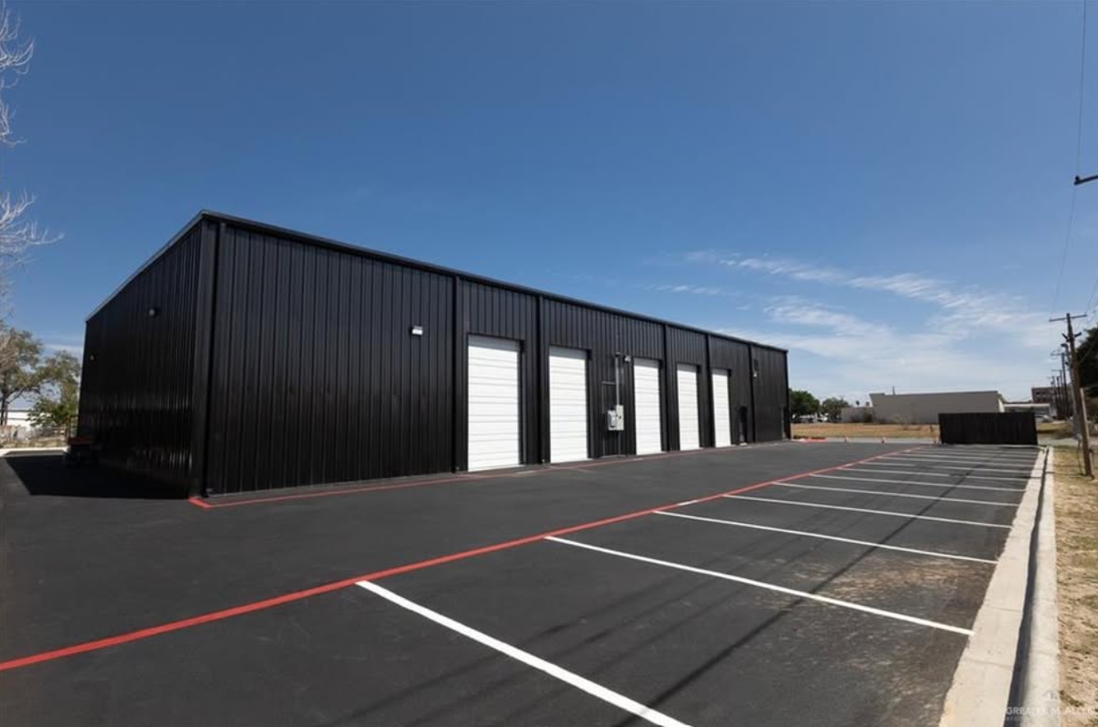 New commercial building in a prime location in Pharr! in Pharr — Commercial