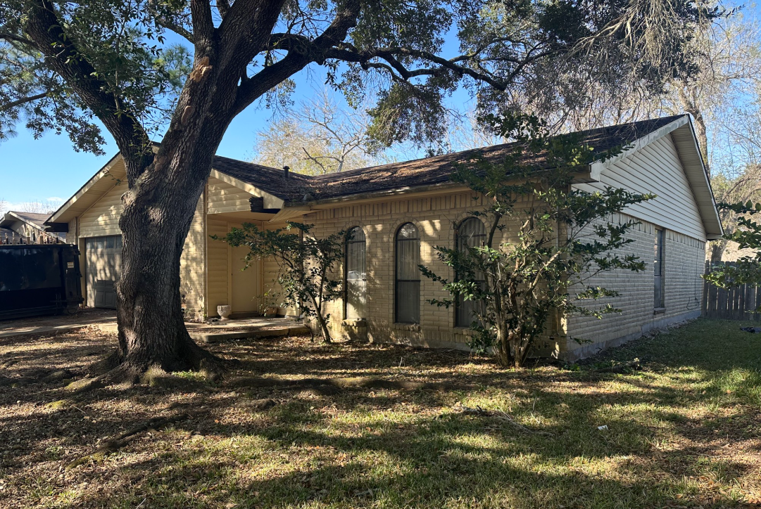 OFF-MARKET FLIP/RENTAL DEAL IN QUAIL VALLEY EAST! FORT BEND ISD! — Houses