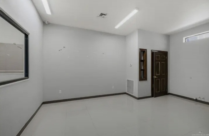 🏢 Prime Commercial Opportunity in Pharr - Commercial in Pharr - Image 4 of 4