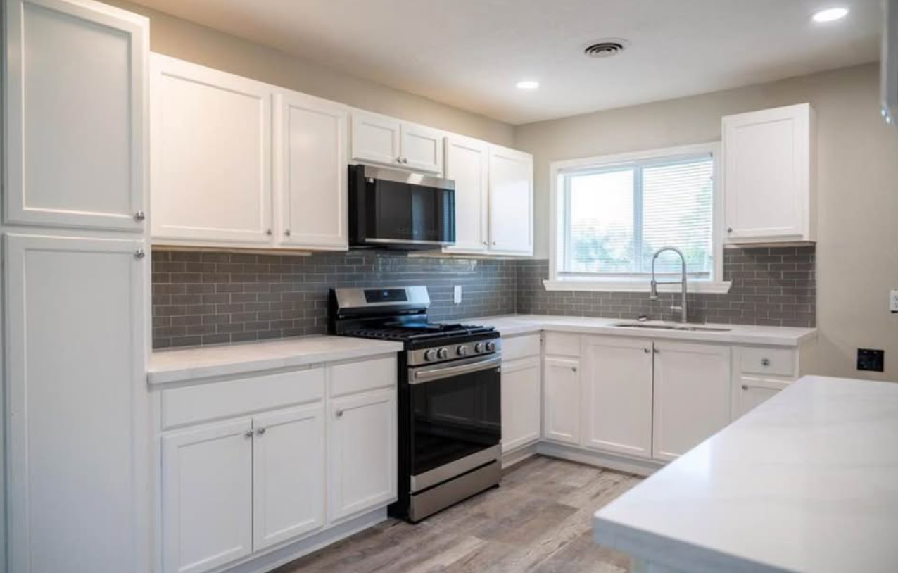 beautifully renovated move-in-ready home for sale in houston - Houses in Houston - 이미지 2 of 4
