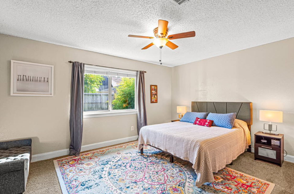 Beautifully Updated Home in the Highly Sought-After Katy ISD! - Houses in Houston - Image 4 of 5