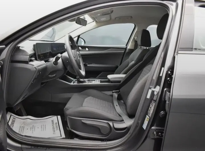 🔥 2025 Kia K5 LXS Sedan 4D — Sleek, Sporty & Like New - Cars in Irvington - Image 3 of 5