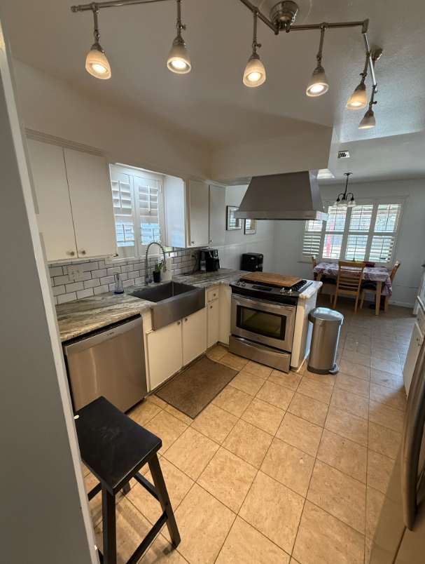investment property located in Energy Corridor - Houses in Houston - Image 2 of 3