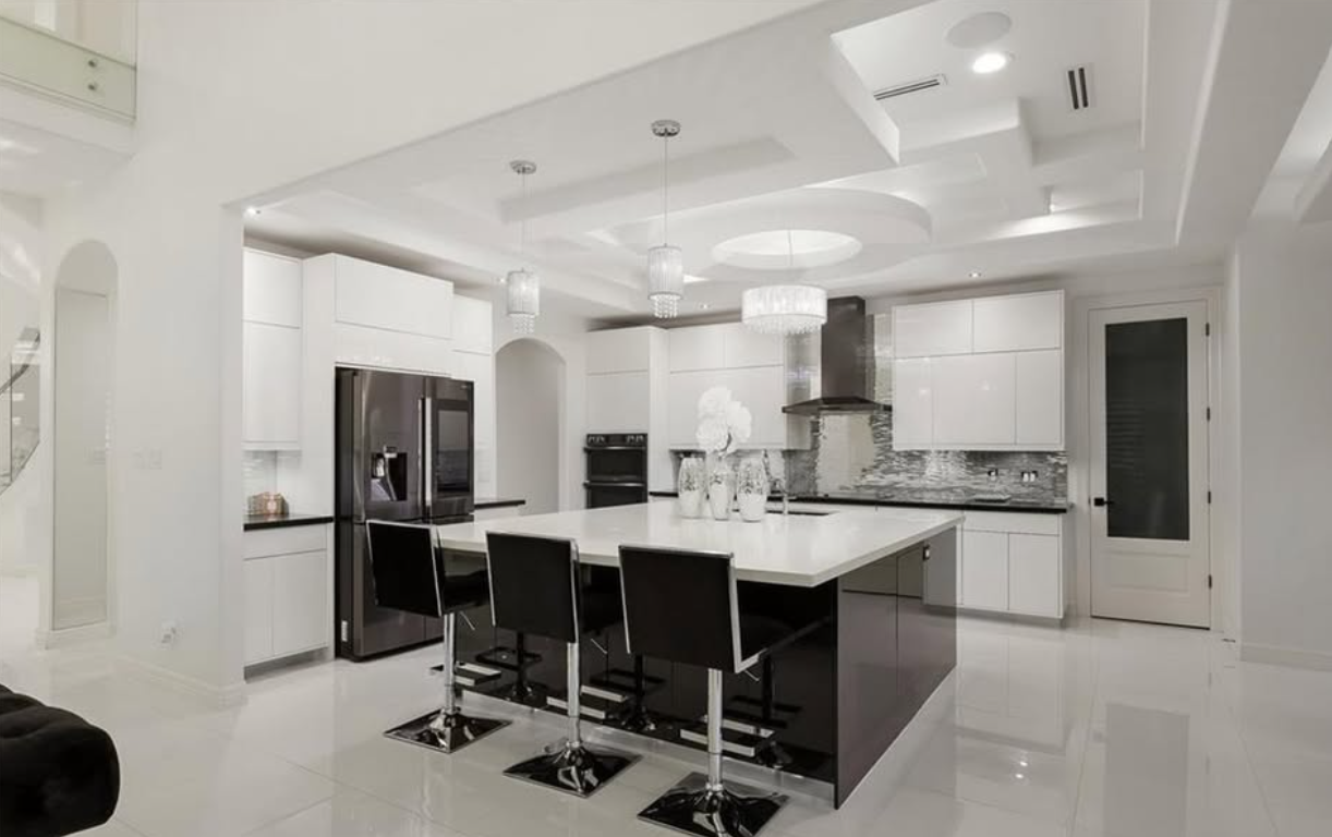 Exceptional custom-built smart home blends luxury for sale - Houses in Edinburg - Bild 4 of 5