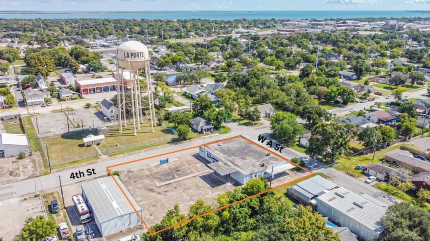 Well located commercial property in the heart of La Porte in Houston — Commercial