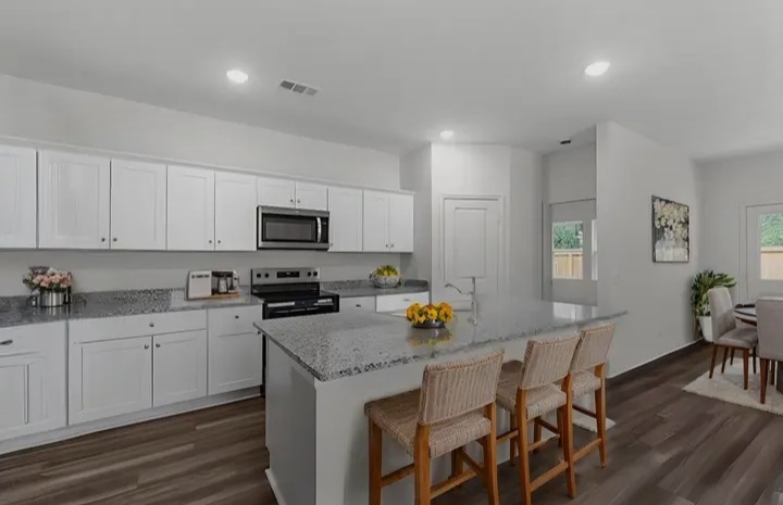 House NEW CONSTRUCTION for sale in Magnolia - Houses in Houston - Image 2 of 5
