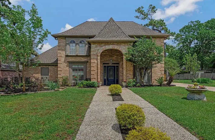💫 A beautifully updated home with elegant details for sale in houston in Houston — Houses