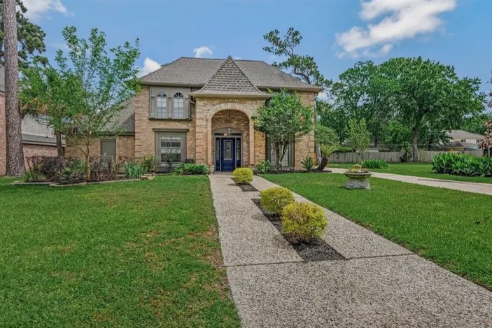 💫 A beautifully updated home with elegant details for sale in houston - Houses in Houston - Image 2 of 5